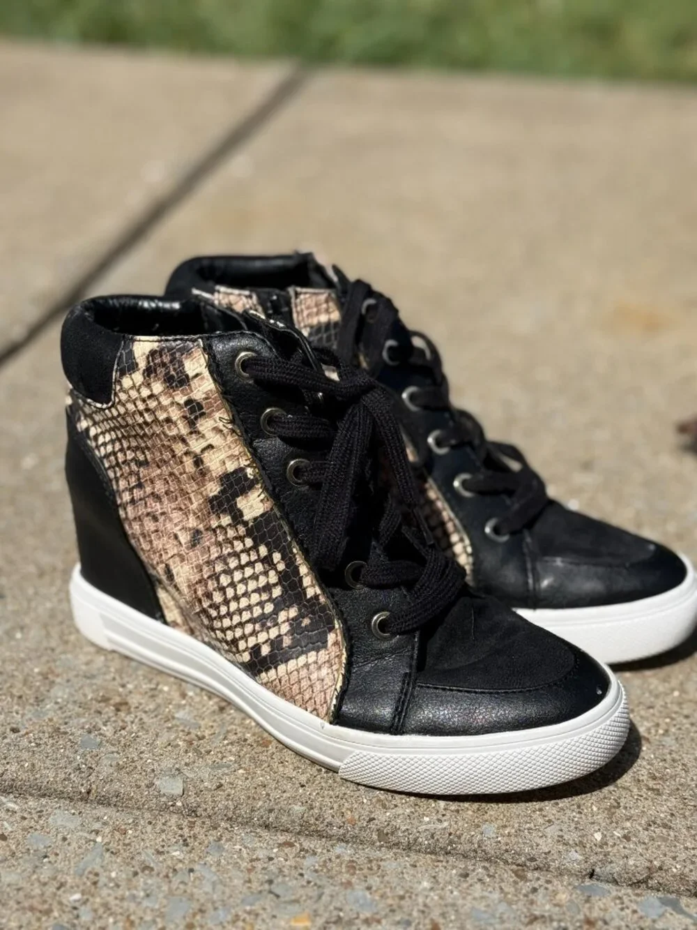 ALDO Womens 6.5 Black Snake Wedge Sneakers Y2K Mob Wife High Top Streetwear 4130